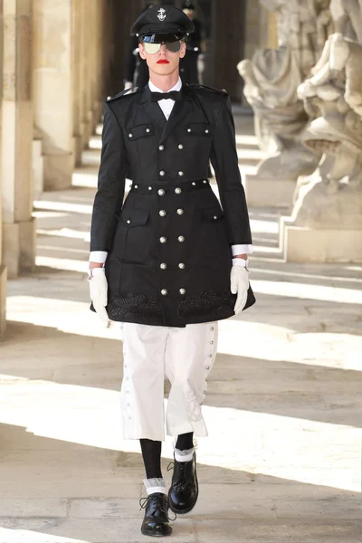 Look 32